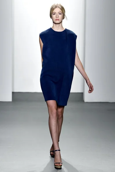 Look 18